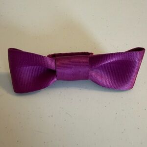 Harvey’s large bow